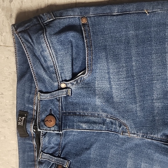 Womens 1822 Crop Jeans - Picture 2 of 5